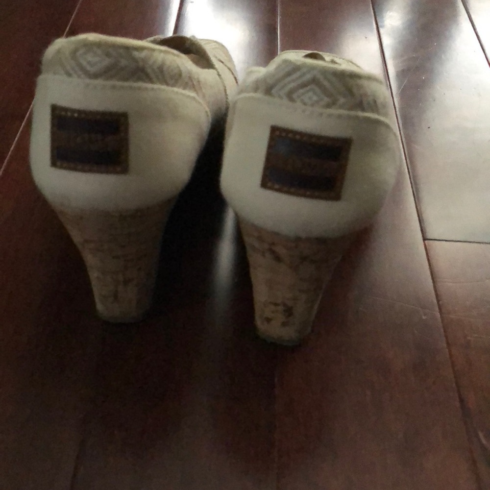 Tom Wedges - Picture 3 of 3